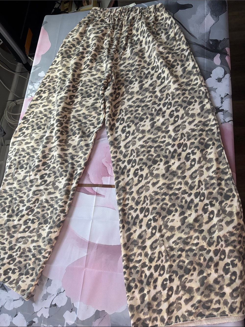 aerie Leopard Print Wide-Leg Joggers - Beige & Brown - Picture 6 of 7